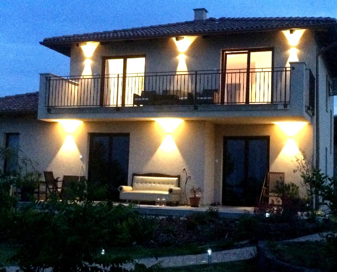 Azur Villa Balatonalmadi Exterior photo