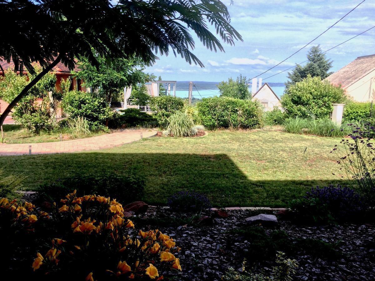 Azur Villa Balatonalmadi Exterior photo