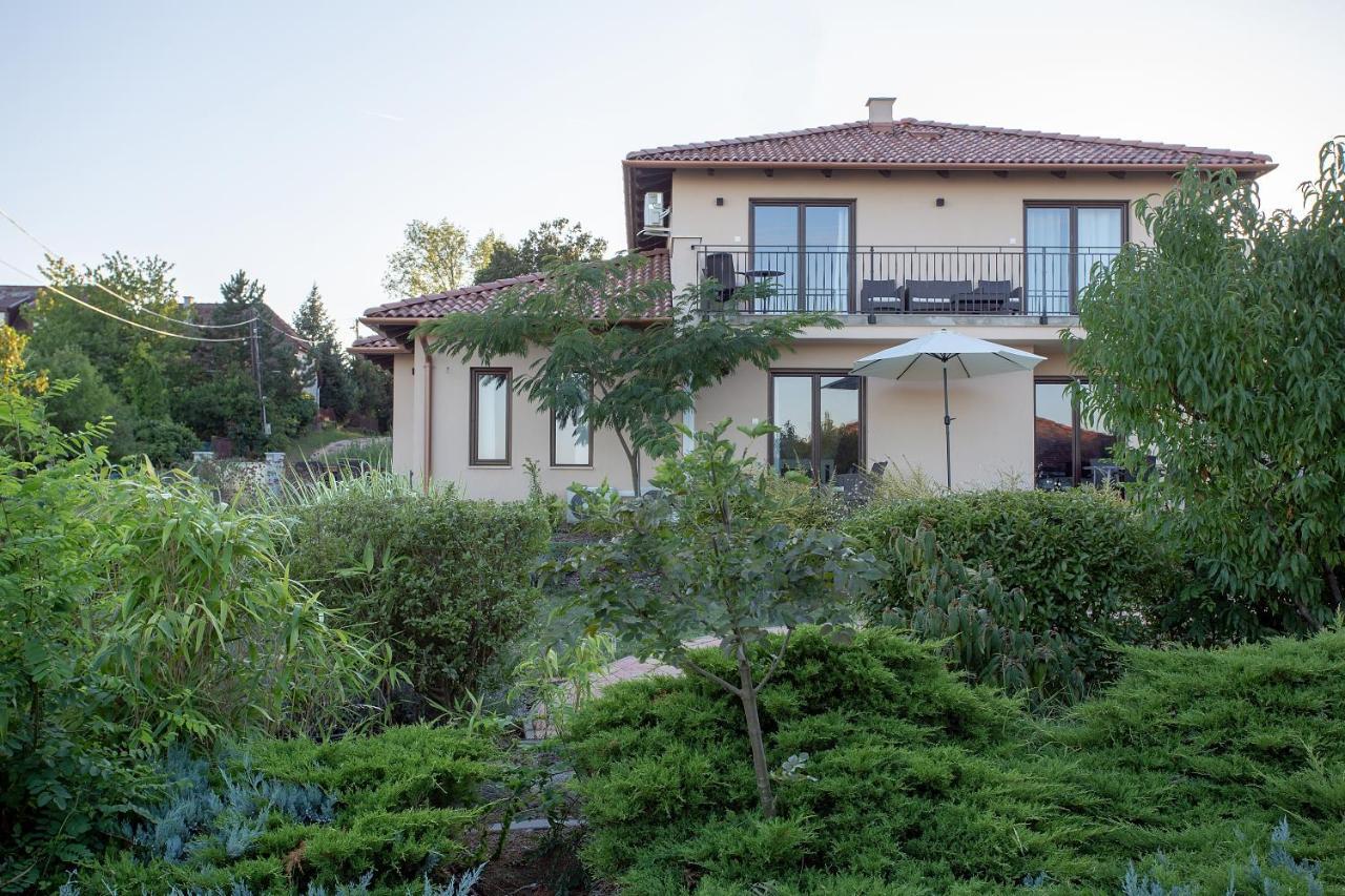 Azur Villa Balatonalmadi Exterior photo